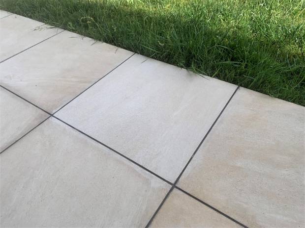 $!Eliminación de incrustaciones calcáreas en porcelánico anti-deslizante exterior con FILA PHZERO