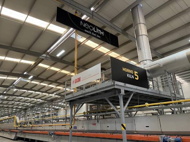 $!Neolith dobla su capacidad productiva e incorpora en su proceso de sinterizado el horno Sacmi FMA Maestro