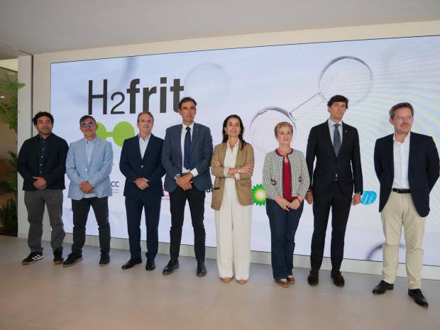$!La visita institucional a las instalaciones de Esmalglass en la provincia de Castellón.