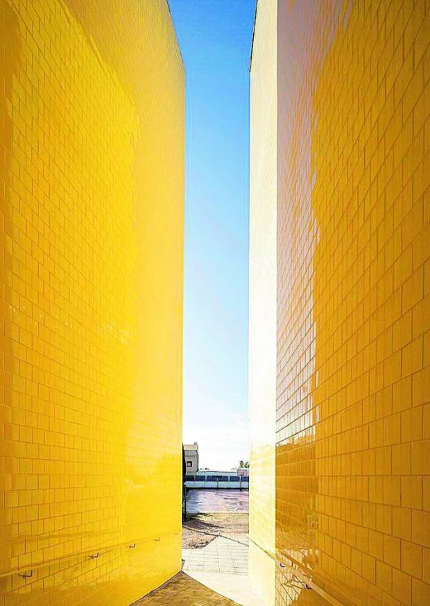 $!Explosión de color en arquitectura con piezas cerámicas de pequeño formato