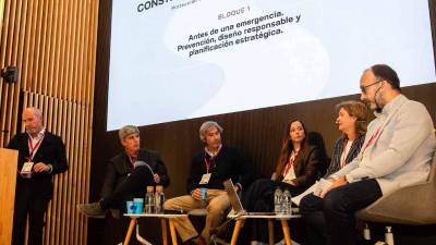 $!Un momento del coloquio desarrollado en las instalaciones del del Colegio Territorial de Arquitectos de Valencia (CTAV).