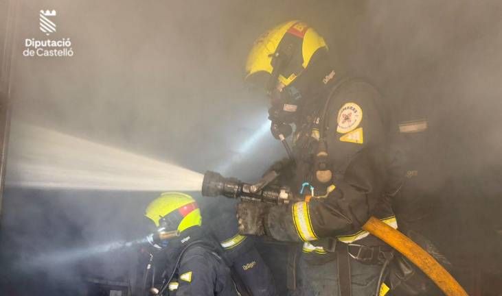 Un incendio obliga a desalojar a los trabajadores de una empresa cerámica de l’Alcora