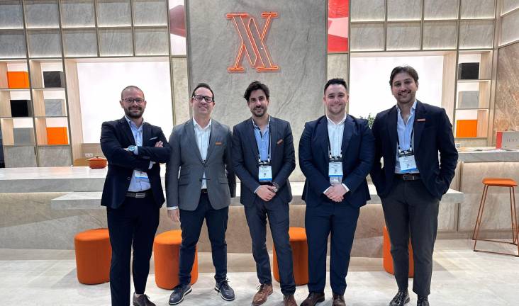 Venux muestra su potencial técnico y estético en KBIS 2026 con un estand diseñado por Estudi{H}ac