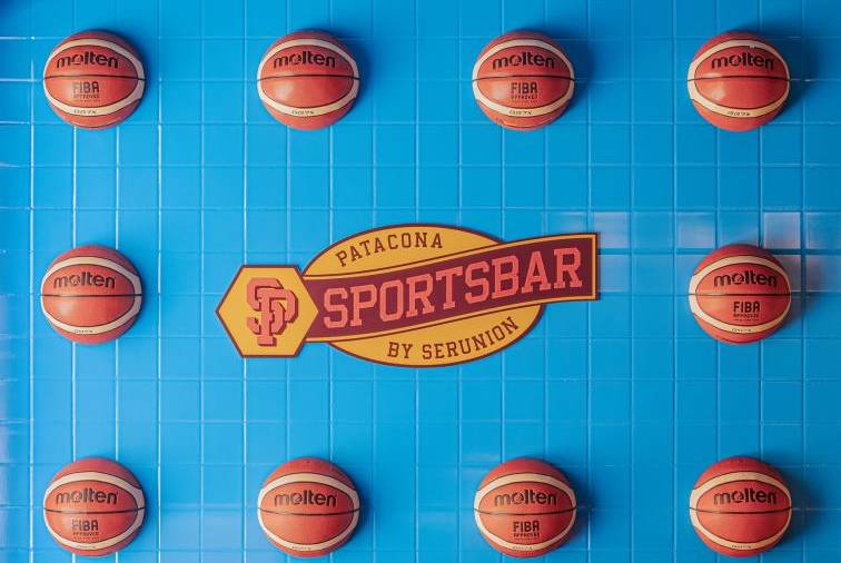 Galería de fotos | Una atmósfera 100% deportiva en el nuevo Sports Bar Resa Patacona