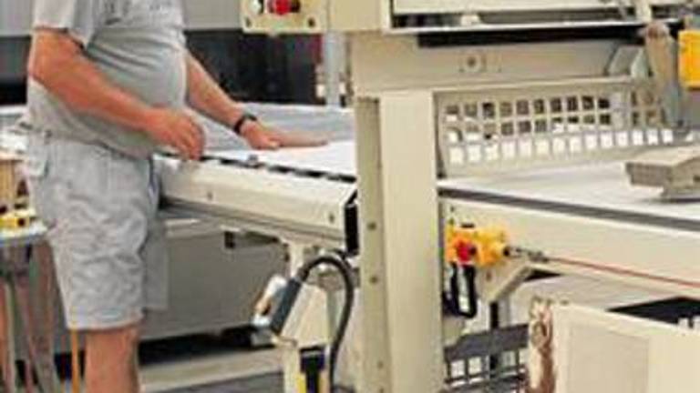 El azulejo ahorra 4 millones con la rebaja de la tasa eléctrica