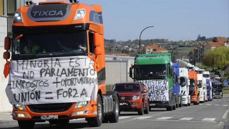 El acuerdo entre Gobierno y transportistas ahorrará 3.560 euros a camiones y 830 euros a furgonetas
