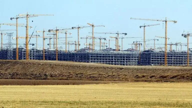 La segunda vida de las urbanizaciones ‘fantasma’ de la burbuja: de miles de pisos vacíos en Seseña a ninguno por menos de 200.000 euros
