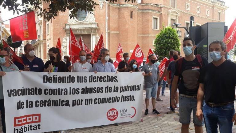 Los sindicatos del azulejo no descartan ir a la huelga