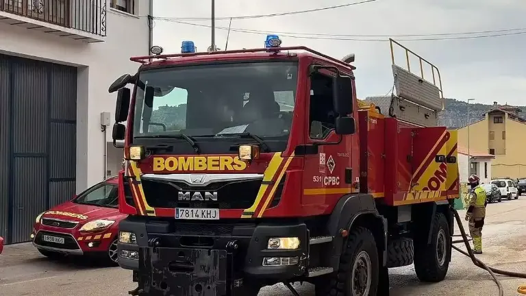 Un incendio obliga a desalojar a los trabajadores de una empresa cerámica de l’Alcora