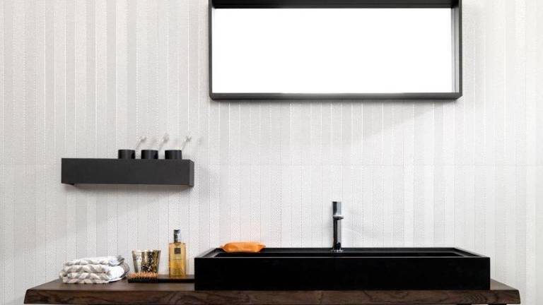La madera cobra protagonismo en el baño con Gamadecor
