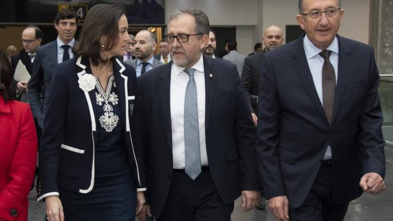 La ministra de Industria convocará a la industria azulejera en Madrid en abril