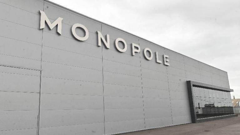 Monopole Cerámica apadrina en Onda la recogida de material humanitario para Ucrania