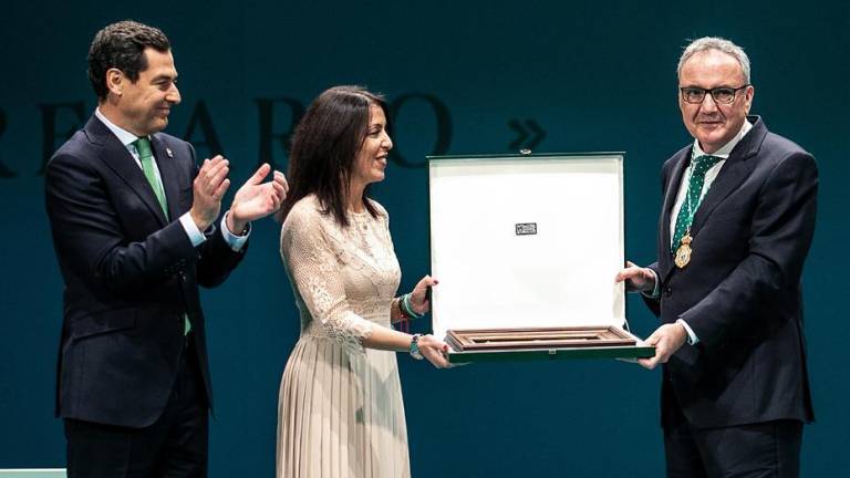 Francisco Martínez-Cosentino recibe el Premio Reino de España