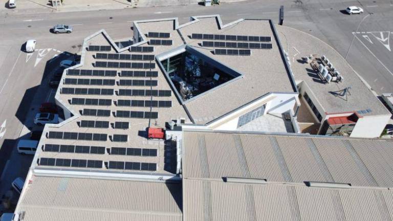 APE Grupo instala en Castellón placas solares para generar 150.000 kw/h anuales