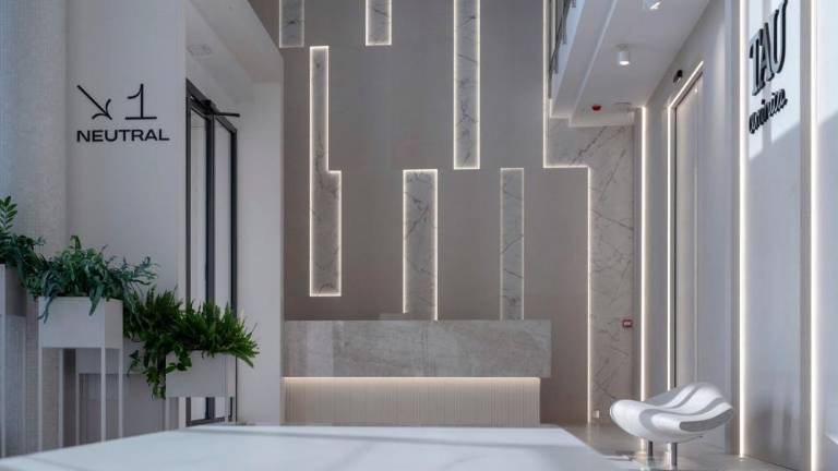 TAU Cerámica imprime su sello en su nuevo showroom de tendencias