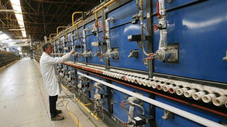 El azulejo teme un encarecimiento del gas por la escalada del Brent