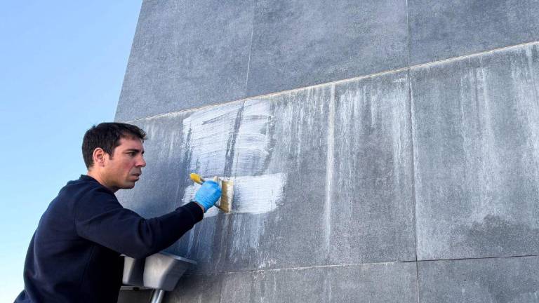 Cómo eliminar eflorescencias salinas y evitar chorretones en superficies porcelánicas