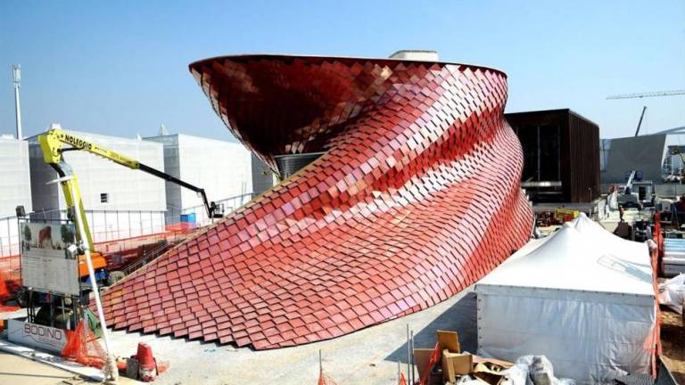 Un impresionante dragón cerámico en la Expo de Milán