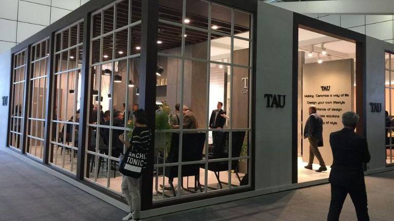 TAU multiplica las aplicaciones del porcelánico de alta gama
