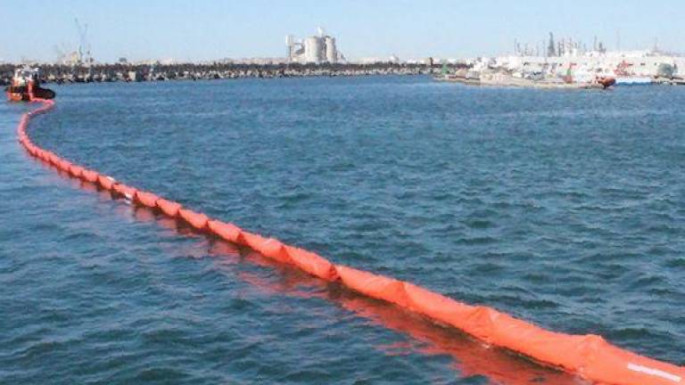 El puerto de Castellón instala una nueva barrera anticontaminación