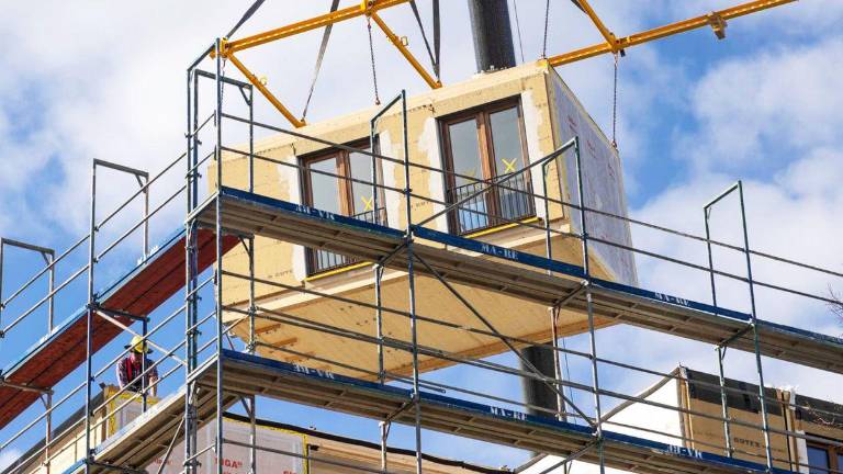 Estudiantes de Arquitectura de la Universitat Internacional de Catalunya abordan la crisis de acceso a la vivienda con proyectos de vivienda social industrializada