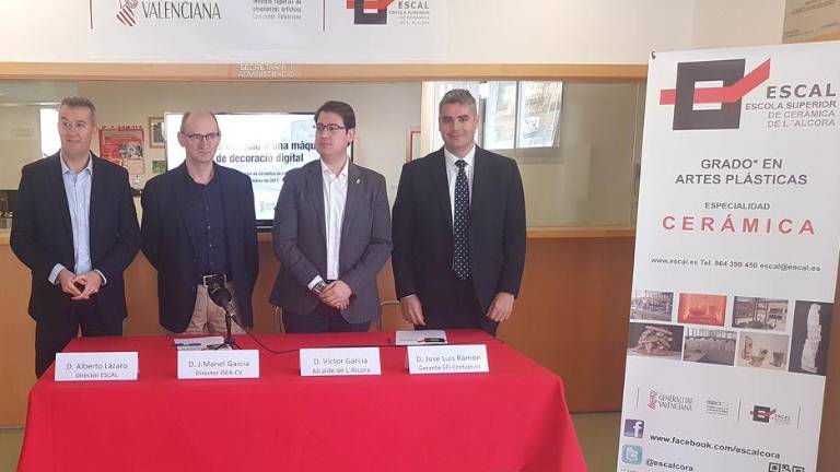 EFI Cretaprint dona una impresora industrial a la ESCAL