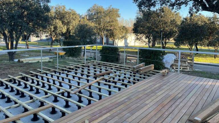 Lizabar Plastics refuerza su apuesta por los plots para terrazas y pavimentos técnicos