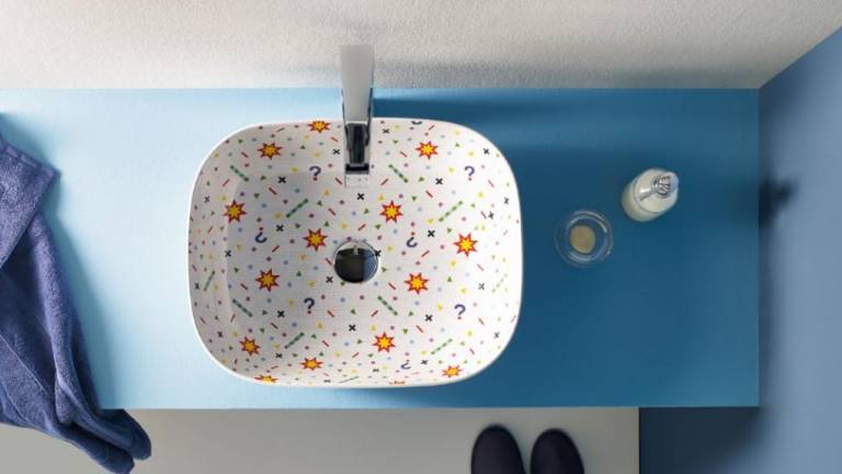 La reivindicación del pop art en el baño, con David Delfín