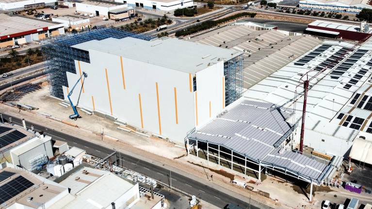 El nuevo almacén vertical de Grupo La Plana en Onda alcanza ya el 62% de ejecución