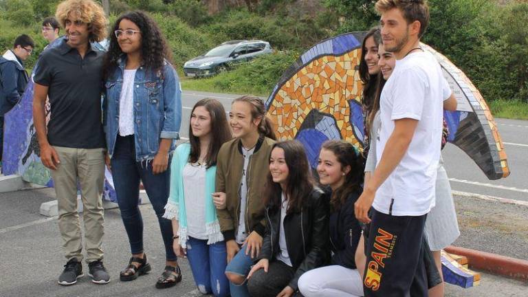 El IES Monteneme gana el concurso de murales cerámicos de Lar