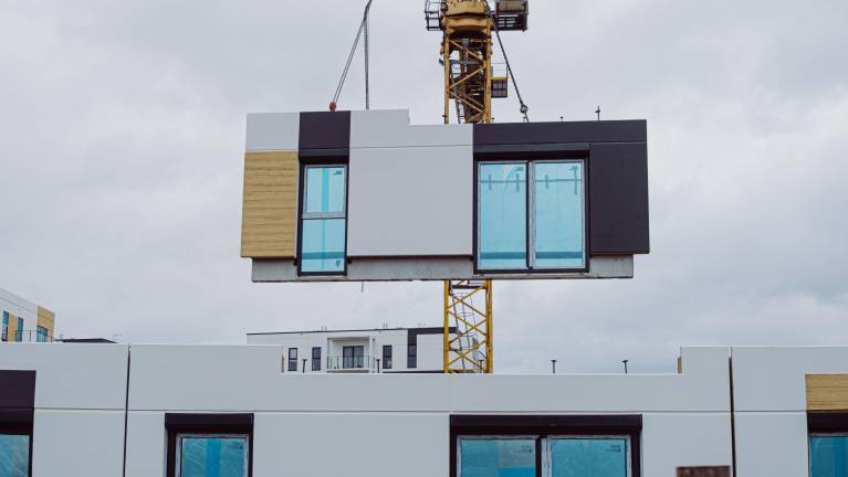 Rebuild debatirá sobre el potencial de los paneles porcelánicos en la construcción industrializada