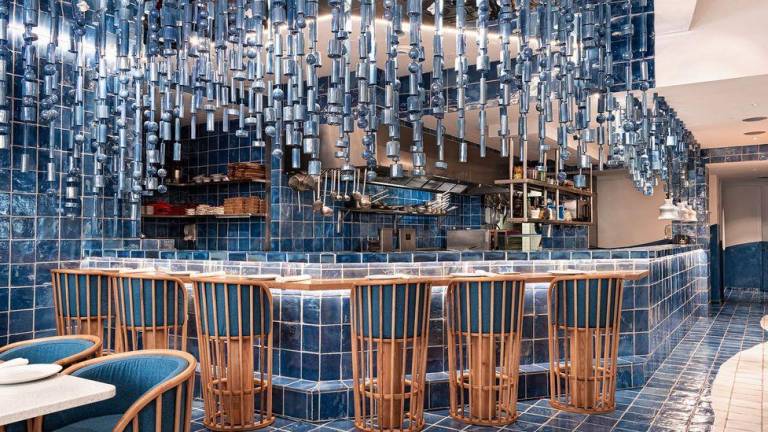 El restaurante de moda en València, nuevo 'templo' del azulejo artesanal