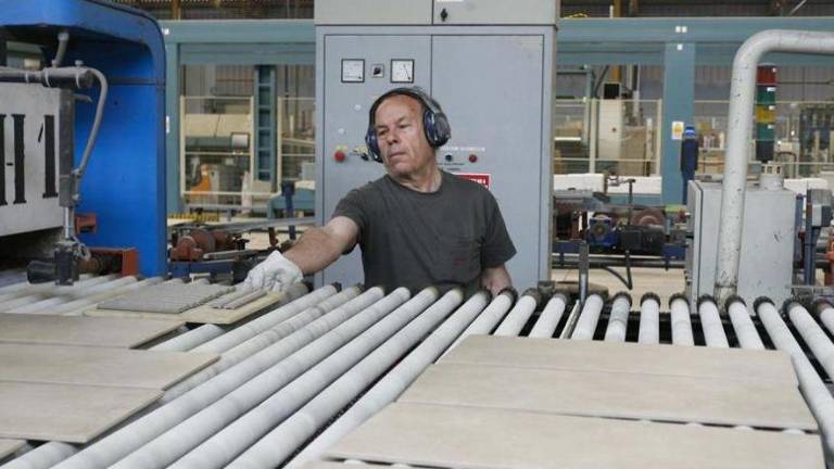 Las grandes azulejeras aceleran y logran más beneficio que el resto