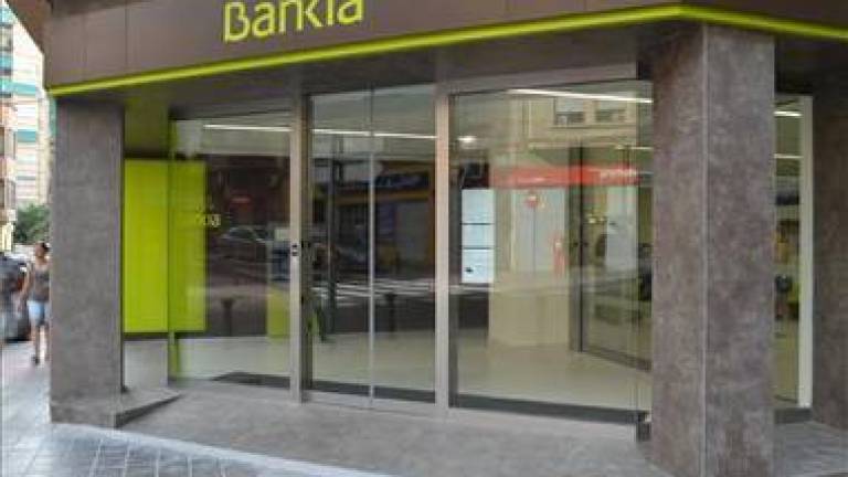Bankia renueva la imagen de sus oficinas con el porcelánico Techlam