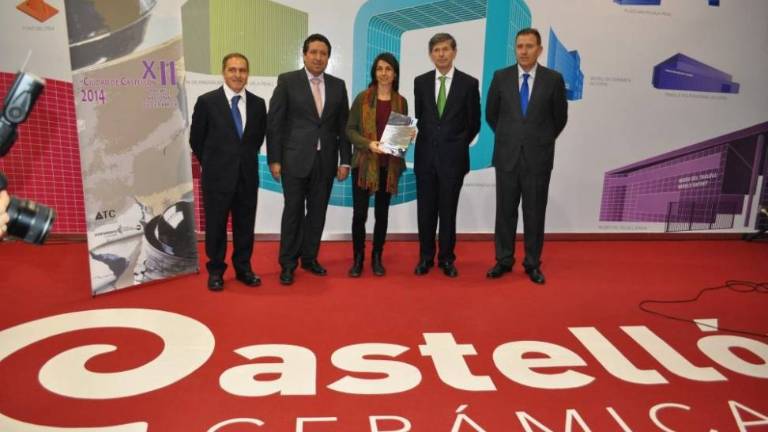 Ruth Cepedano recibe el Premio Nacional de Cerámica