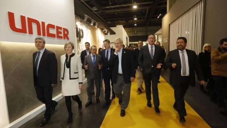 Ximo Puig anuncia préstamos a bajo interés para alentar la exportación en el azulejo