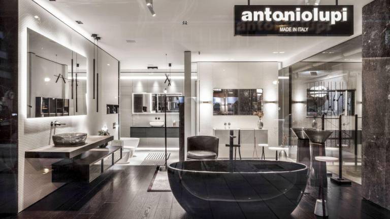 Antoniolupi abre su primer showroom en España