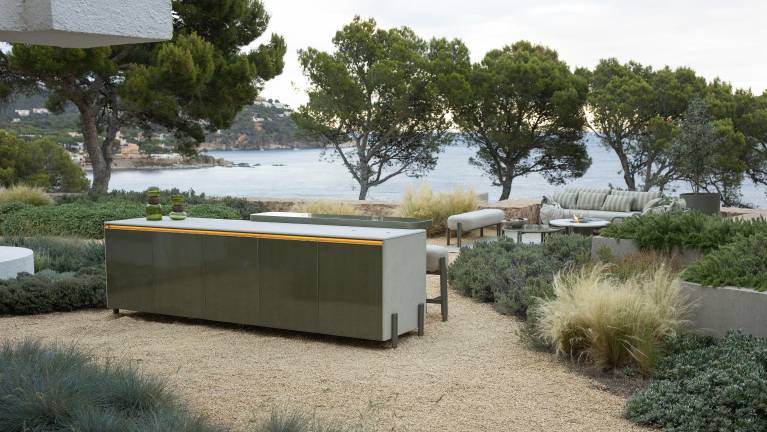 Novara presenta Lava, una colección que convierte la cocina exterior en arquitectura
