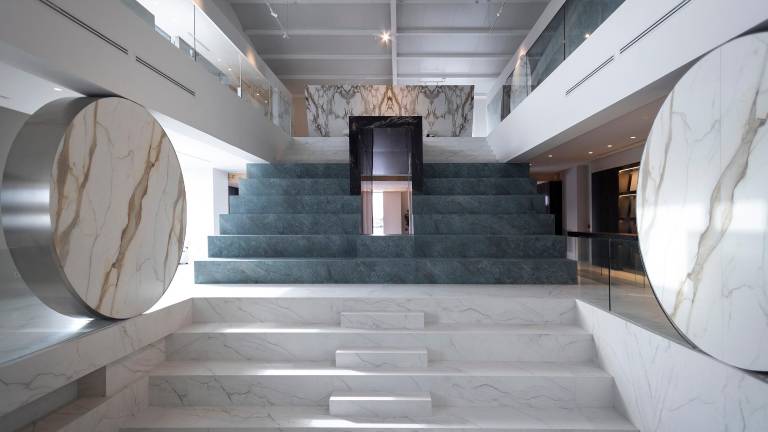 Fustecma redefine con I+D los showroom y estands de cerámica, cocina y baños