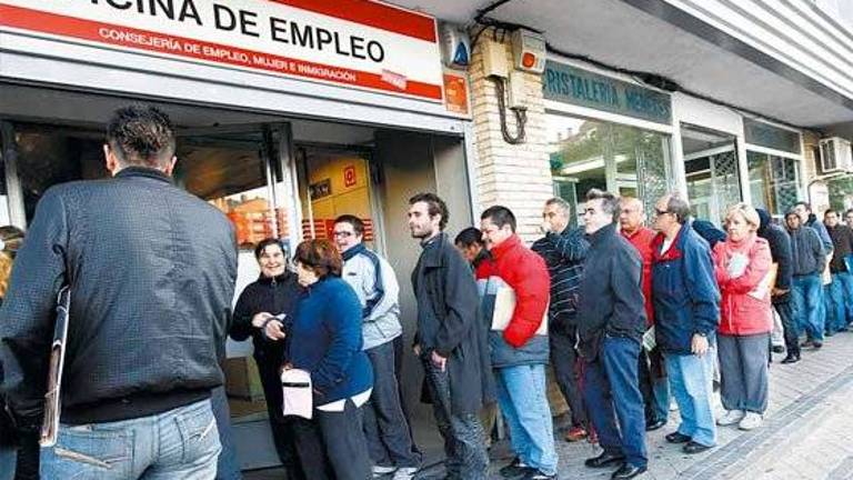 El empleo crece en 175.495 personas en el mejor abril desde 2001