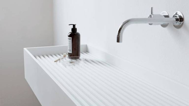 Hi-Macs vuelve a inspirar las colecciones de baño de NotOnlyWhite
