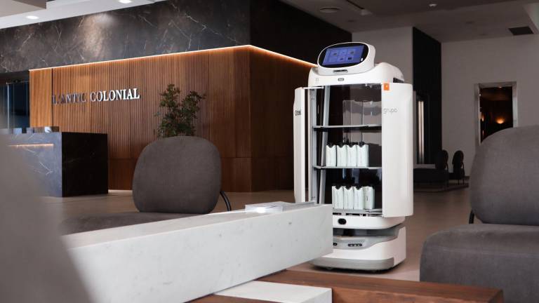 Orbelgrupo muestra en el Encuentro Hotelero de Porcelanosa cómo la robótica social impulsa la experiencia de los clientes