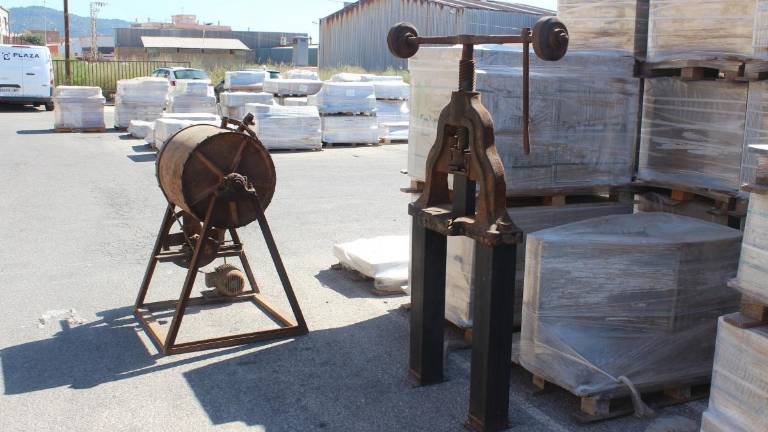 Un empresario local dona maquinaria histórica al Museo de Cerámica de l'Alcora