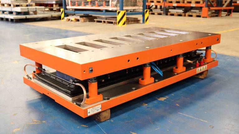 Molde Azul impulsa la eficiencia en moldes cerámicos con sus cuchillas de carbide y refuerza su expansión internacional