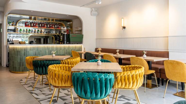 118 Studio Works firma el diseño y la reforma con cerámica de PrimeMax Bar &amp; Restaurant en Barcelona