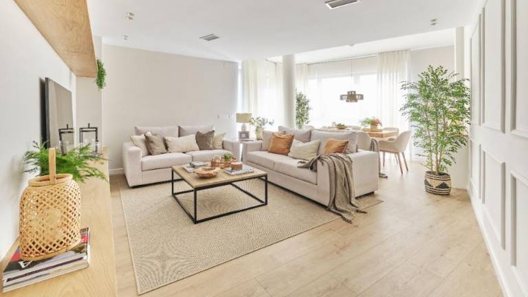 El estilo nórdico y la armonía visual priman en la reforma de esta vivienda en Barcelona