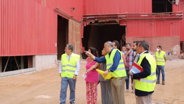 El Gobierno reconoce en l’Alcora el «esfuerzo» del azulejo