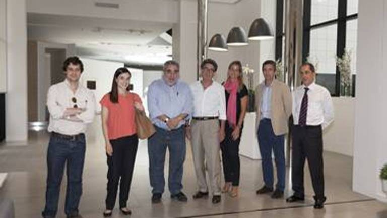 Souto de Moura y Nuno Brandão visitan las instalaciones de Porcelanosa