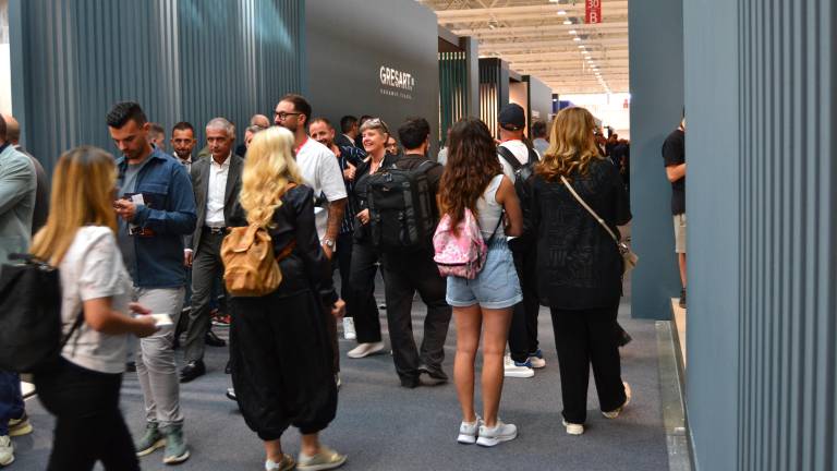 Cersaie mantiene su listón de asistentes por encima de 92.000 profesionales