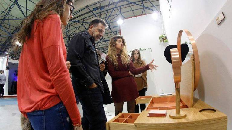 El Salón nude también se abre a la cerámica y al baño